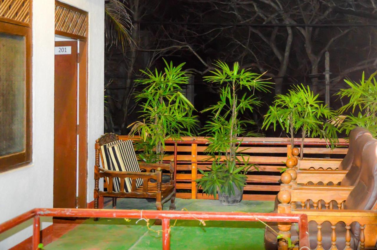 Cinnamon Airport Residencies Катунаяка Экстерьер фото