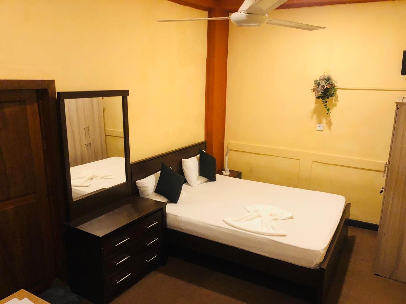 Cinnamon Airport Residencies Катунаяка Экстерьер фото